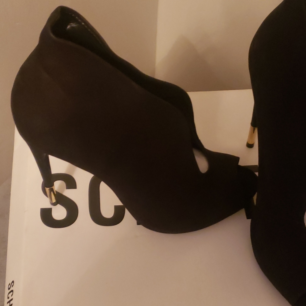 Shoes - Picture 3 of 8